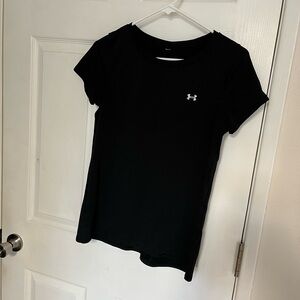 Under Armour women’s size small fitted black t-shirt size tag missing
